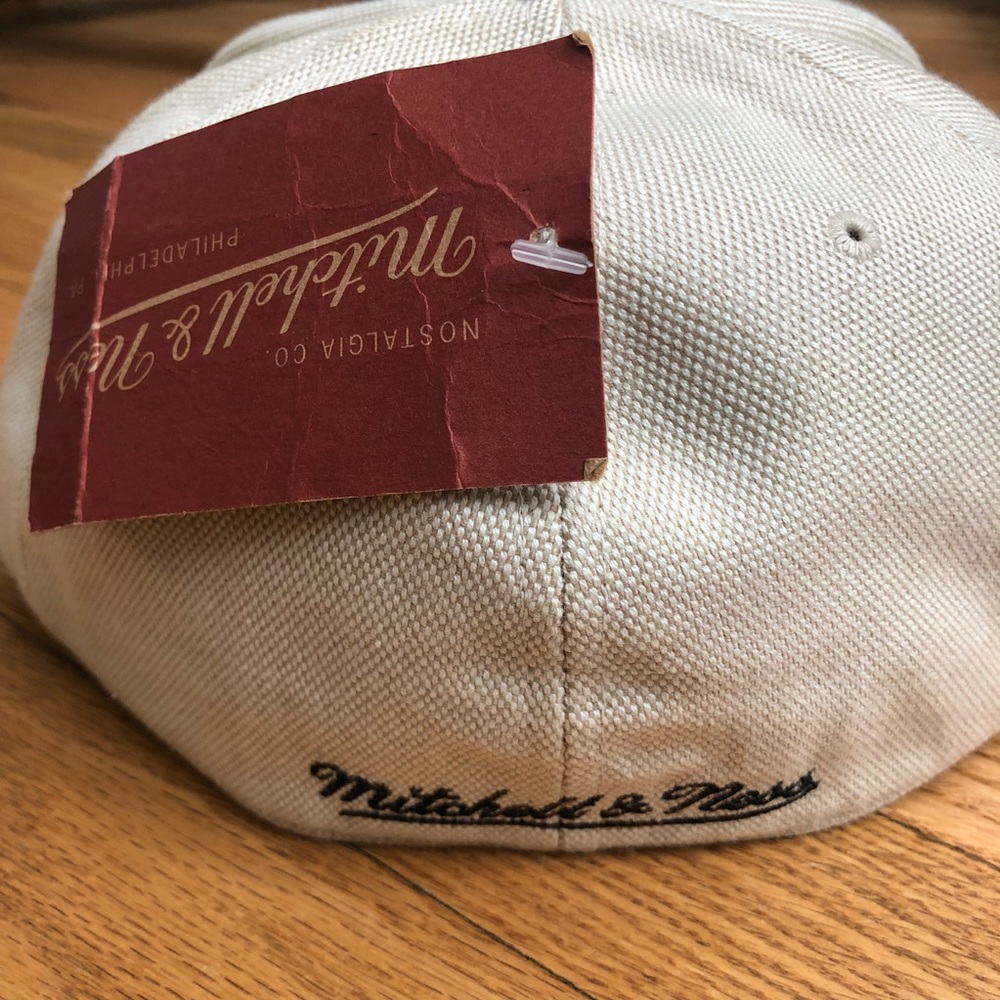 NEW San Antonio Spurs Mitchell & Ness Hat in Cream - Picture 3 of 5